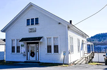 Photo of a small one story building used for Town Court proceedings